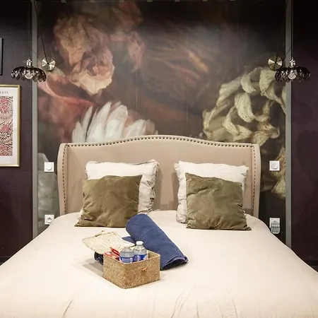 Deluxe Studio, Dark Floral, Jacuzzi, Parking Gratuit, Centre Μυλούζη