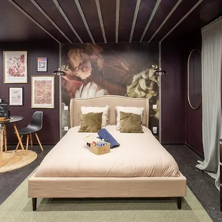 Apartamento Deluxe Studio, Dark Floral, Jacuzzi, Parking Gratuit, Centre