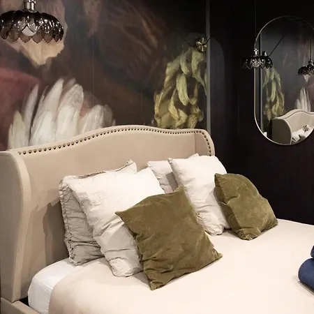 Apartamento Deluxe Studio, Dark Floral, Jacuzzi, Parking Gratuit, Centre *