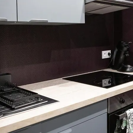 Deluxe Studio, Dark Floral, Jacuzzi, Parking Gratuit, Centre Διαμέρισμα *