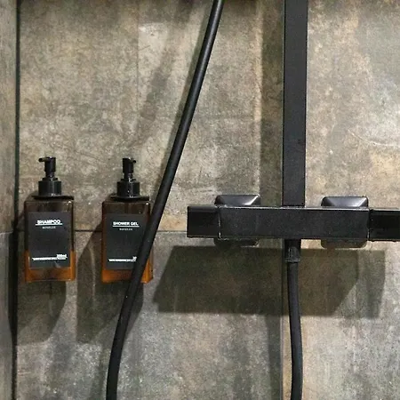 Διαμέρισμα Deluxe Studio, Dark Floral, Jacuzzi, Parking Gratuit, Centre Μυλούζη